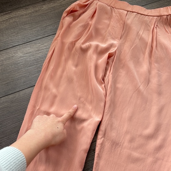 Wilfred (Aritzia) 100% silk tapered leg trousers, Peach colour, size XS - Picture 5 of 6